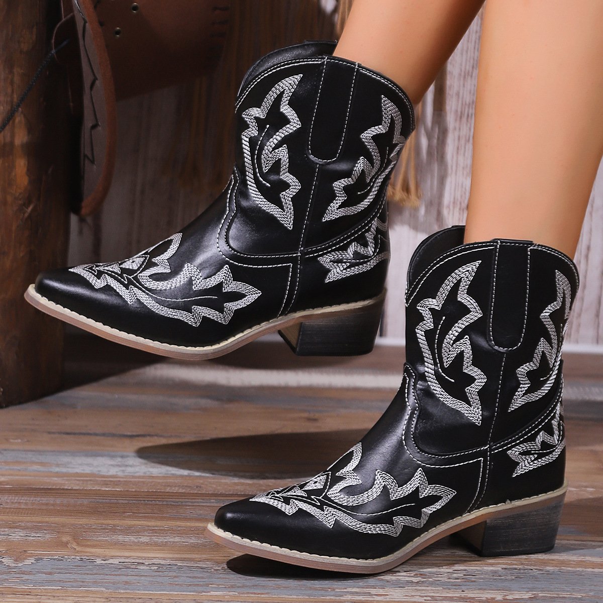 Women Pointed Toe Cowgirl Boots