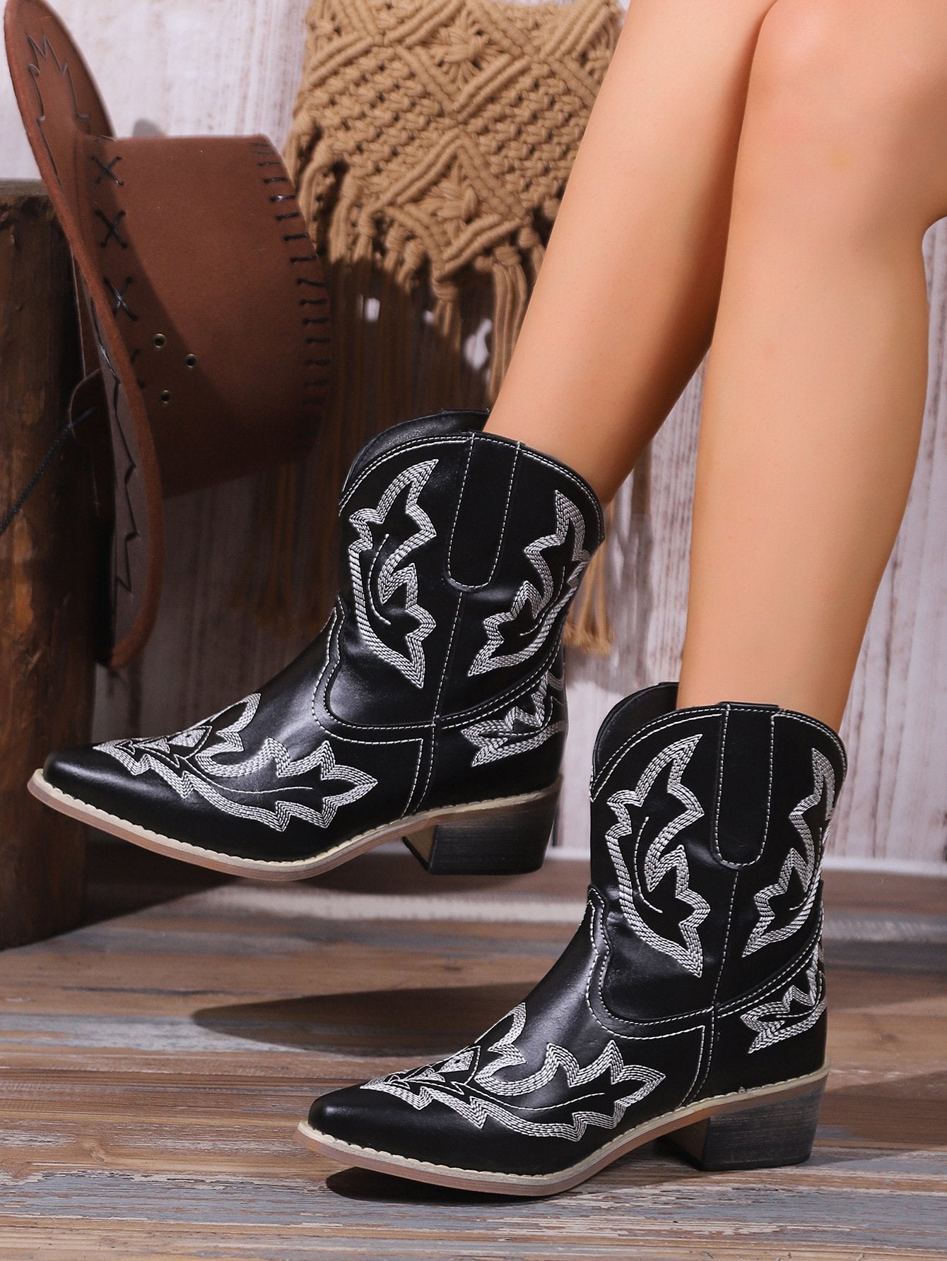 Women Pointed Toe Cowgirl Boots