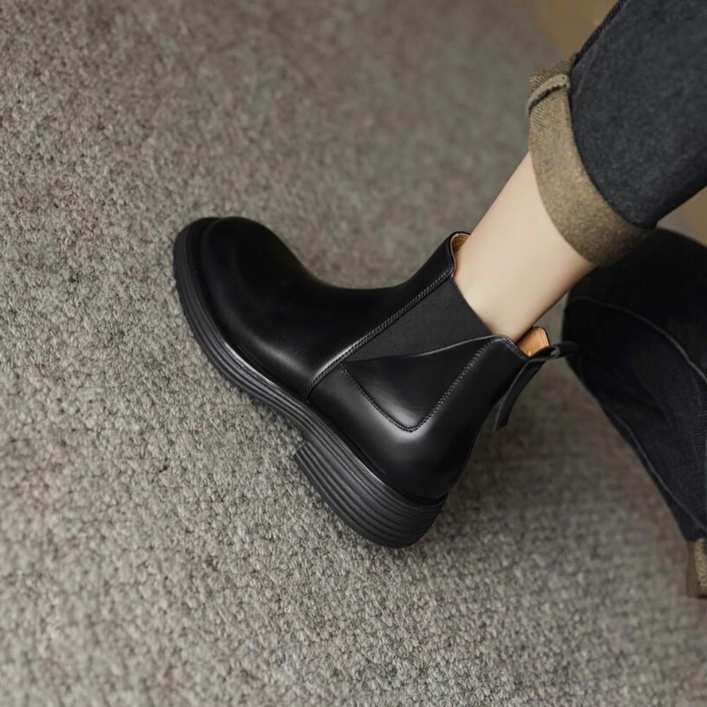 Comfortable One Piece Upper Round Toe Martin Boots